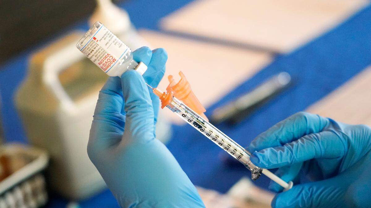 Can you get a flu shot and COVID-19 booster at the same time? Here’s what to know and the best time to get a flu vaccine as fall approaches.