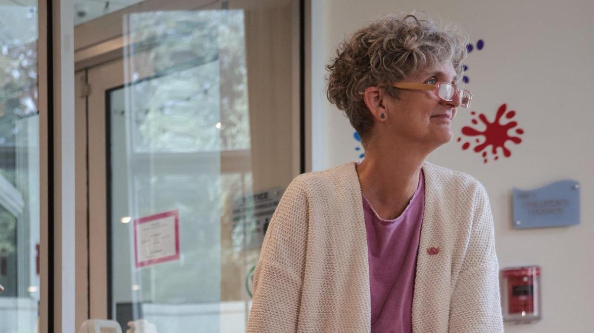 Constance Collins es fundadora de Lotus Village, el mayor refugio para personas sin hogar, dedicado a mujeres y niños, del país. Children's Village se construirá a una cuadra de distancia, en el vecindario de Overtown, Miami.