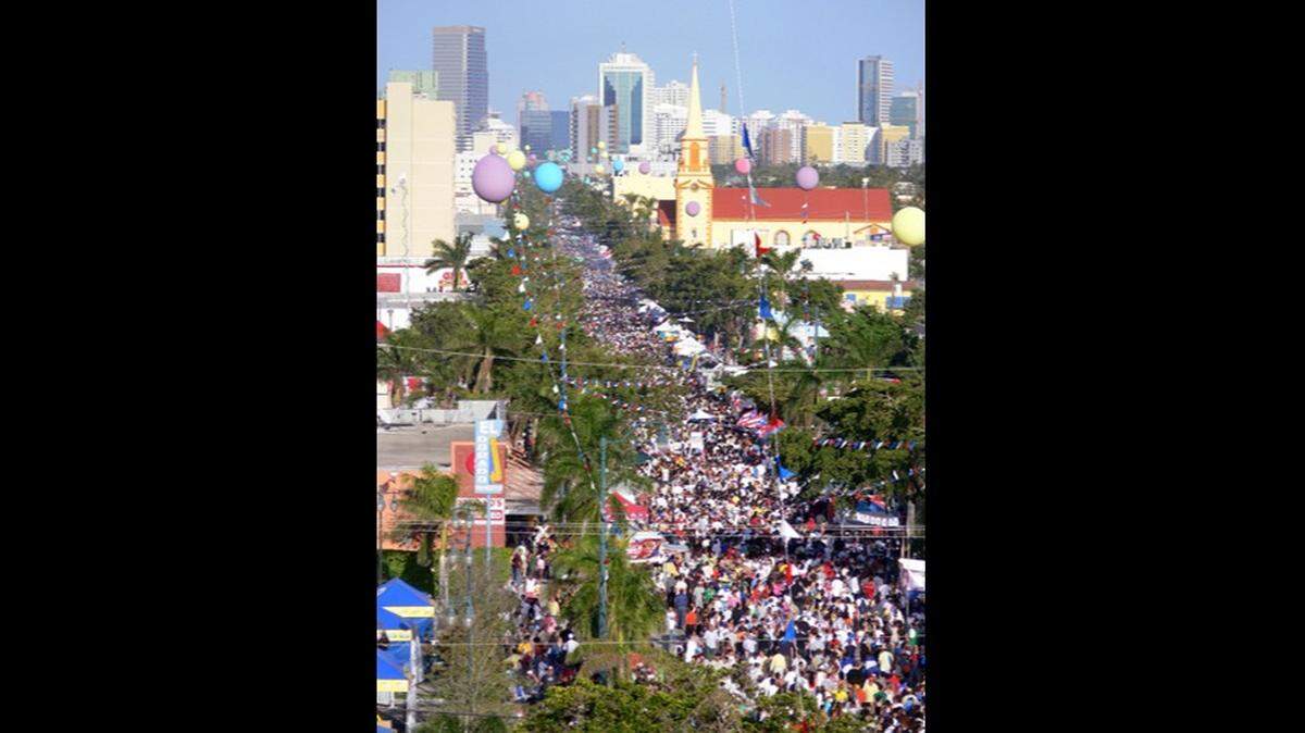 LA CALLE 8 has featured internationally recognized artists such as reggaeton duo Baby Rasta y Gringo and rapper Fat Joe.