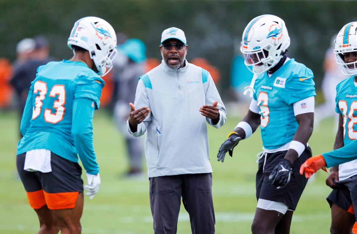 Miami Dolphins cornerbacks coach and pass game specialist Sam Madison talks to his players during the NFL football team’s organized team activities at Baptist Health Training Complex in Hard Rock Stadium on Tuesday, May 24, 2022 in Miami Gardens, Florida, in preparation for their 2022-23 NFL season.