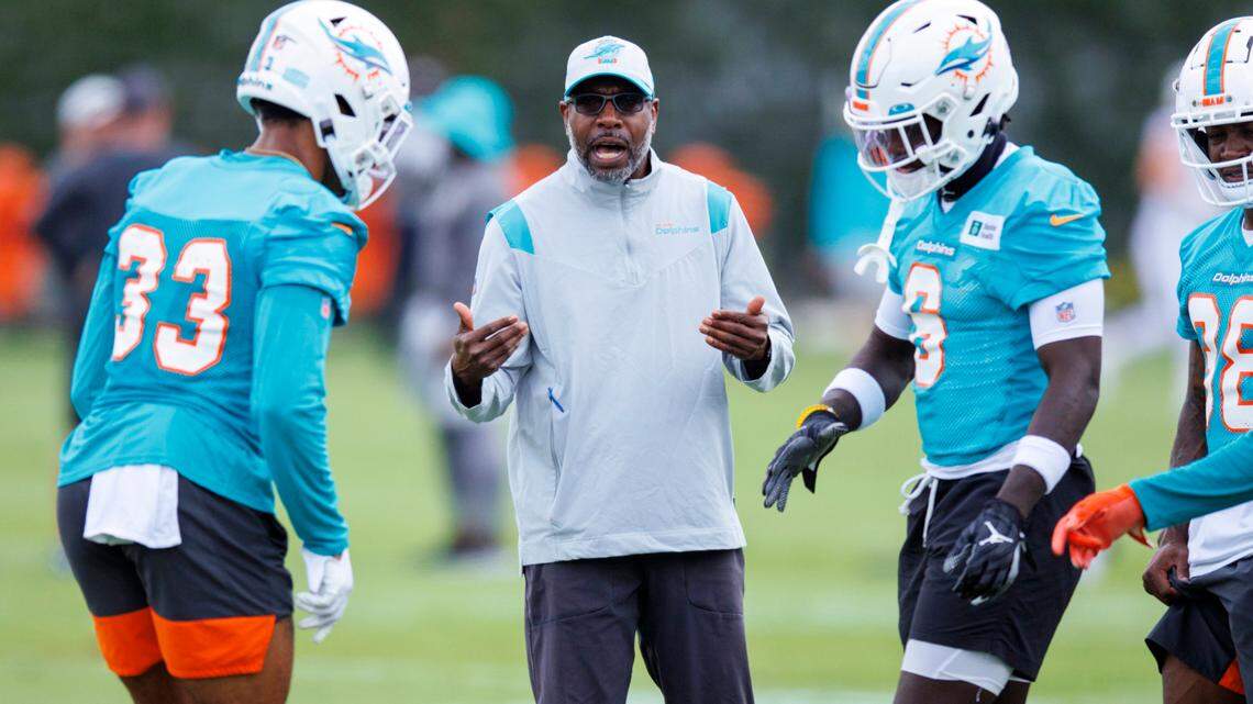 Miami Dolphins cornerbacks coach and pass game specialist Sam Madison talks to his players during the NFL football team’s organized team activities at Baptist Health Training Complex in Hard Rock Stadium on Tuesday, May 24, 2022 in Miami Gardens, Florida, in preparation for their 2022-23 NFL season.