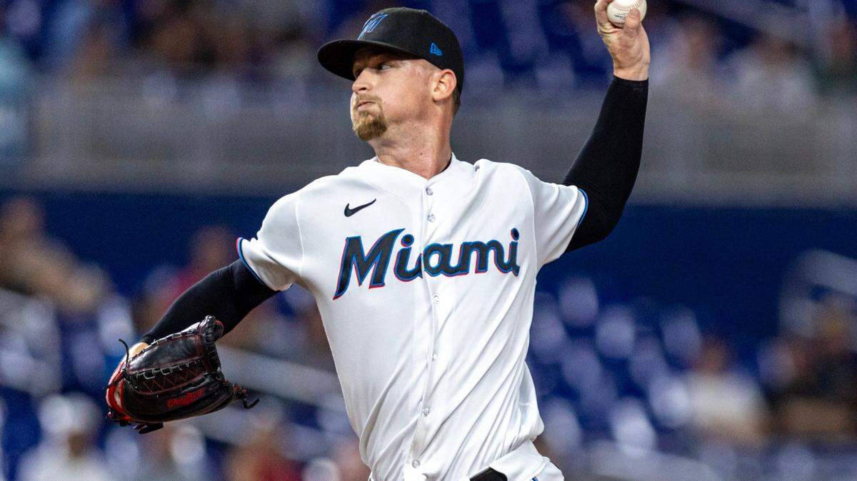 Miami Marlins pitcher Braxton Garrett (29) throws the ball during the first inning of an MLB game against the New York Mets at loanDepot park in the Little Havana neighborhood of Miami, Florida, on Tuesday, September 19, 2023.