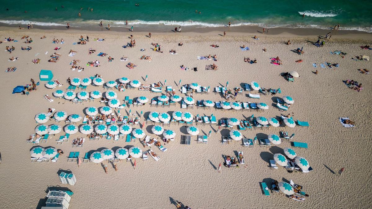 Vista de una playa poco densa, Ocean Drive y 4 Street, durante las vacaciones de primavera, en Miami Beach, el sábado 9 de marzo de 2024.