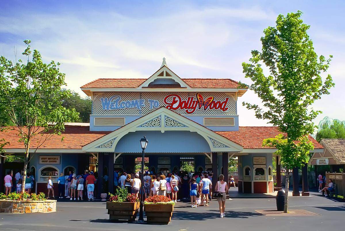 dollywood theme park in pigeon forge tennessee