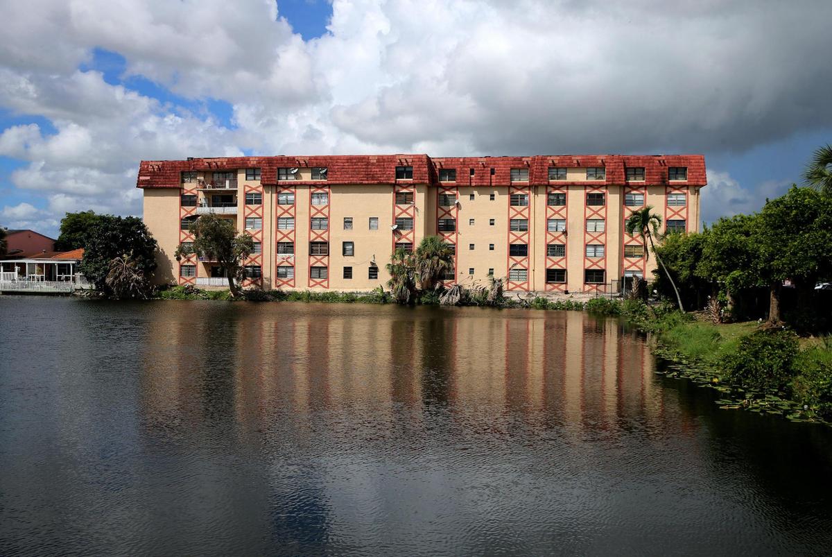 The aging King’s Cove Condominium in Hialeah on Thursday, October 6, 2020.