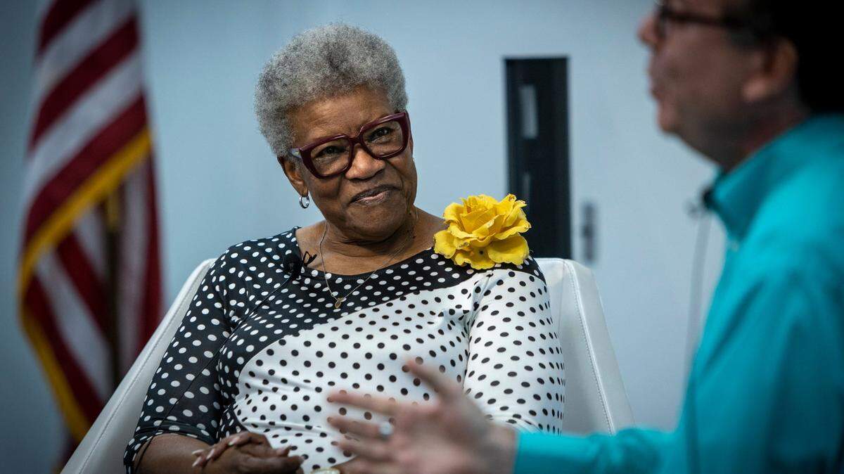 Bea Hines on stage at the North Dade Regional Library with the Herald’s Jeff Kleinman on Feb. 16. Hines talked about her triumphs and tribulations as the first female black reporter at the Miami Herald.