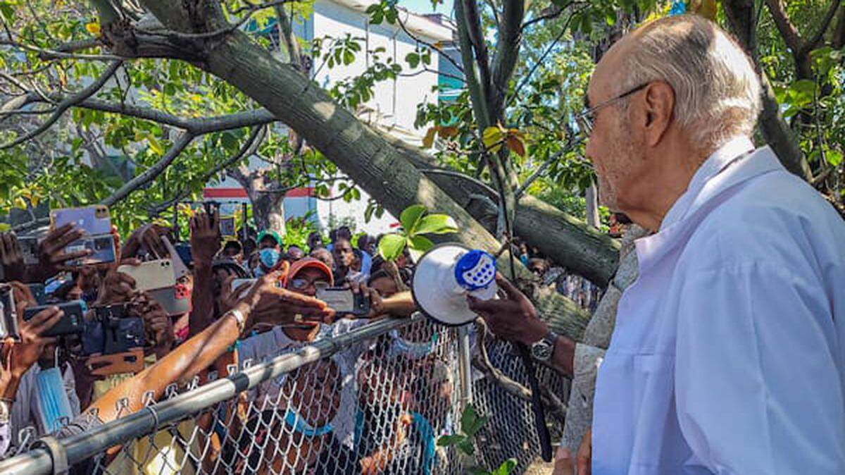Dr. Jean William “Bill” Pape, addressing crowds outside of his Port-au-Prince medical facility, GHESKIO, demanding the freedom of his son, Douglas Pape. The 33-year-old agronomist was kidnapped on Nov. 28 near his coffee farm in the hills above Haiti’s capital. 
