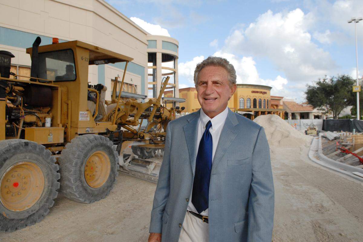 Don Soffer in a file photo from Dec. 12, 2007, at Aventura Mall’s 25th anniversary celebration. The mall he founded was expanding at the time.