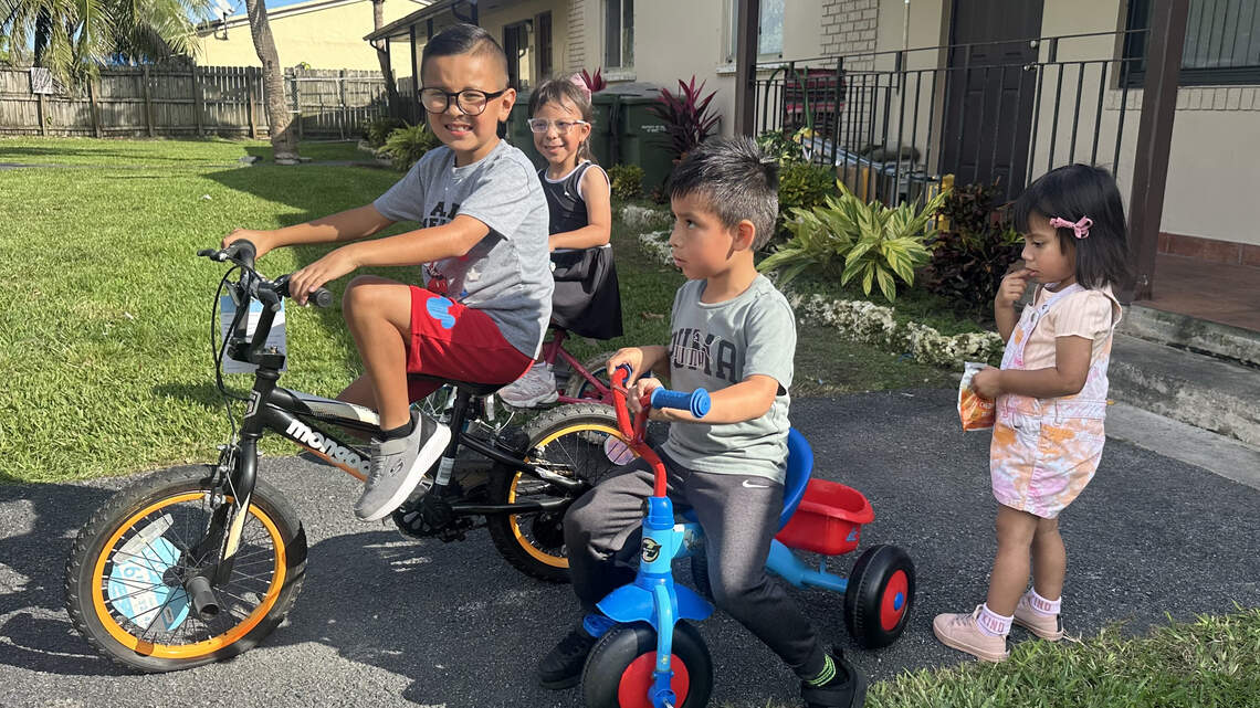 Una mujer del sur de Miami está criando a 6 nietos. Su hija fue detenida y deportada por ICE