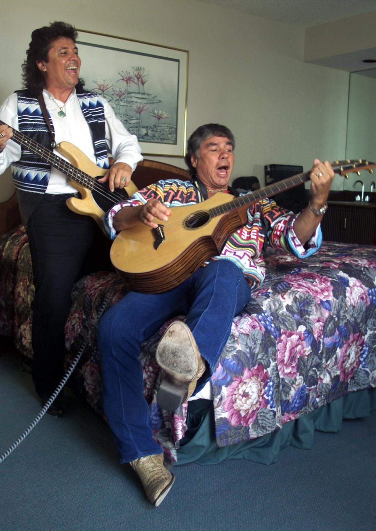 Lee Tiger, left, and Seminole Chief James Billie jam in a Fort Lauderdale hotel room at a Native American Journalists Association Convention in June, 2000.
