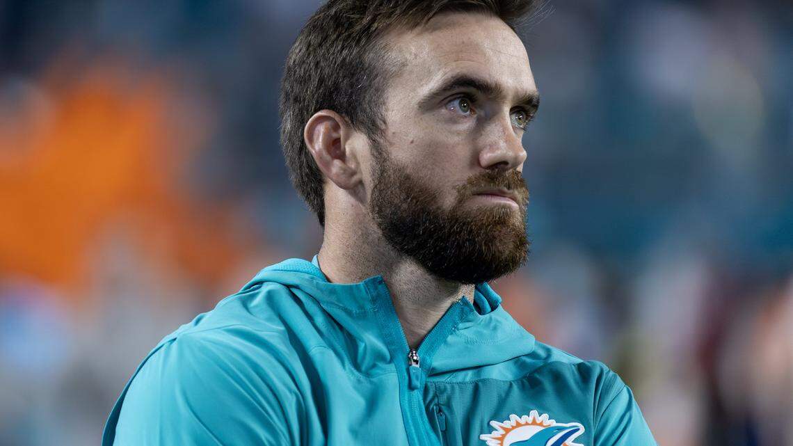 Dolphins set to release Ingold, Sanders in moves that create more cap space