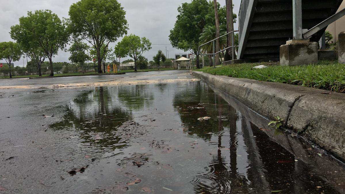 A gloomy and wet start to the weekend in Miami-Dade, and it's just the beginning, the National Weather Service predicted on May 19, 2018.