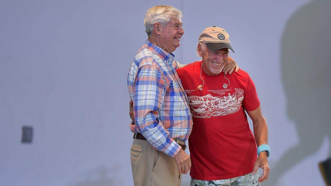 Bob Graham puts his arm around singer Jimmy Buffett during a free GOTV concert in support of his daughter Gwen Graham on Aug. 23, 2018, at the Hollywood ArtsPark Amphitheater.