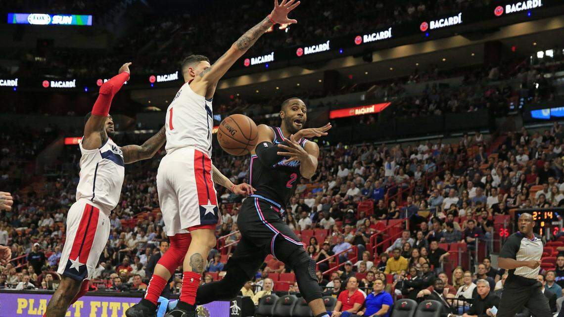 Miami Heat guard Wayne Ellington (2) passes the ball in the first quarter as the Miami Heat hosts the Washington Wizards at AmericanAirlines Arena on Saturday, November 10, 2018.