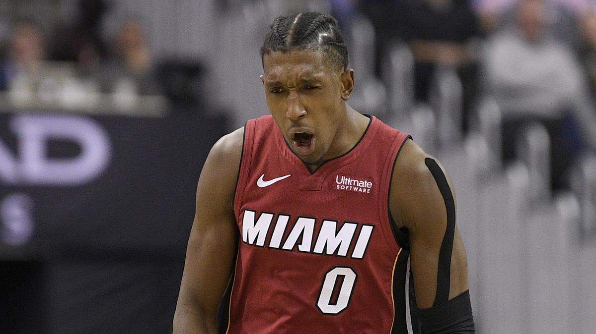 El delantero del Heat Josh Richardson (0) celebra un triple en el triunfo del jueves ante los Wizards.