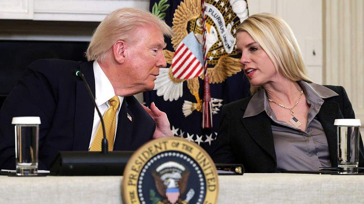 WASHINGTON, DC - OCTOBER 23: U.S. President Donald Trump speaks with Attorney General Pam Bondi as he delivers an announcement on his Homeland Security Task Force in the State Dinning Room of the White House on October 23, 2025 in Washington, DC. Trump declared the task force a success, claiming that more than 3,000 cartel and foreign terrorists have been arrested. (Photo by Alex Wong/Getty Images)