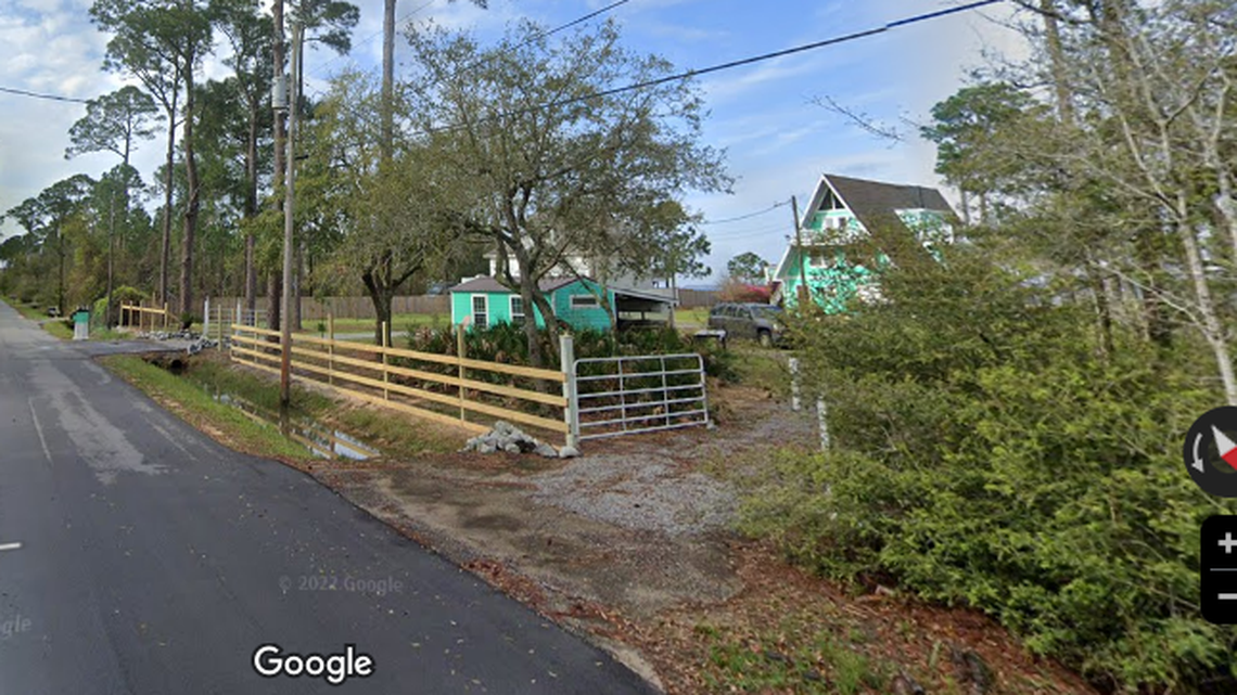 An Uber driver bringing a young girl home in the dark was held at gunpoint by her father, officials say.