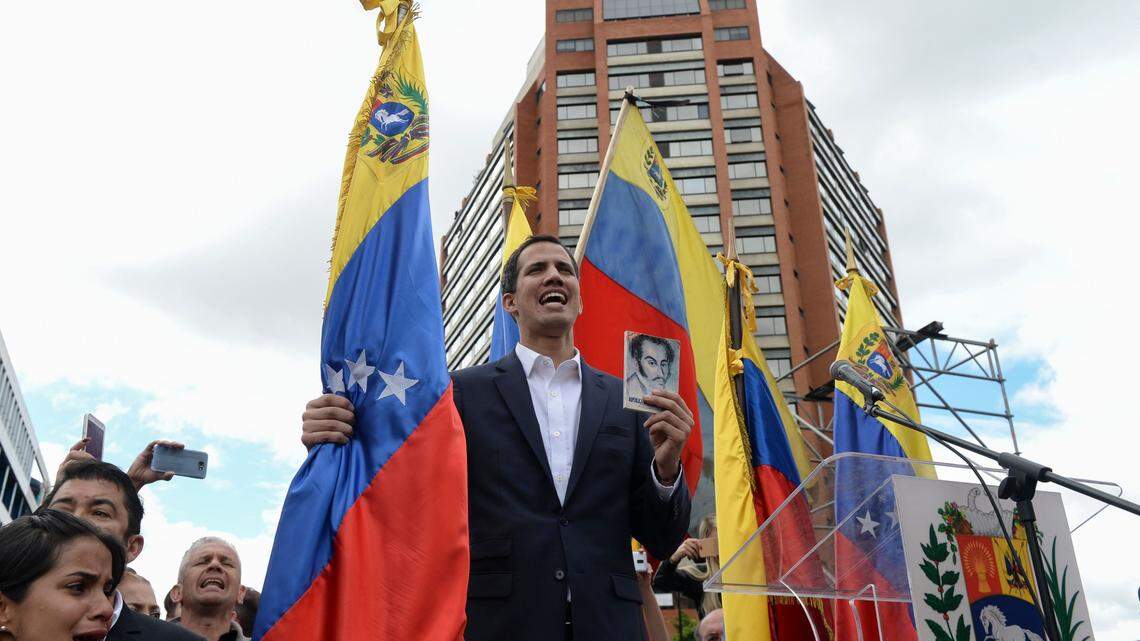 Guaidó declares himself president of Venezuela; White House quickly issues recognition