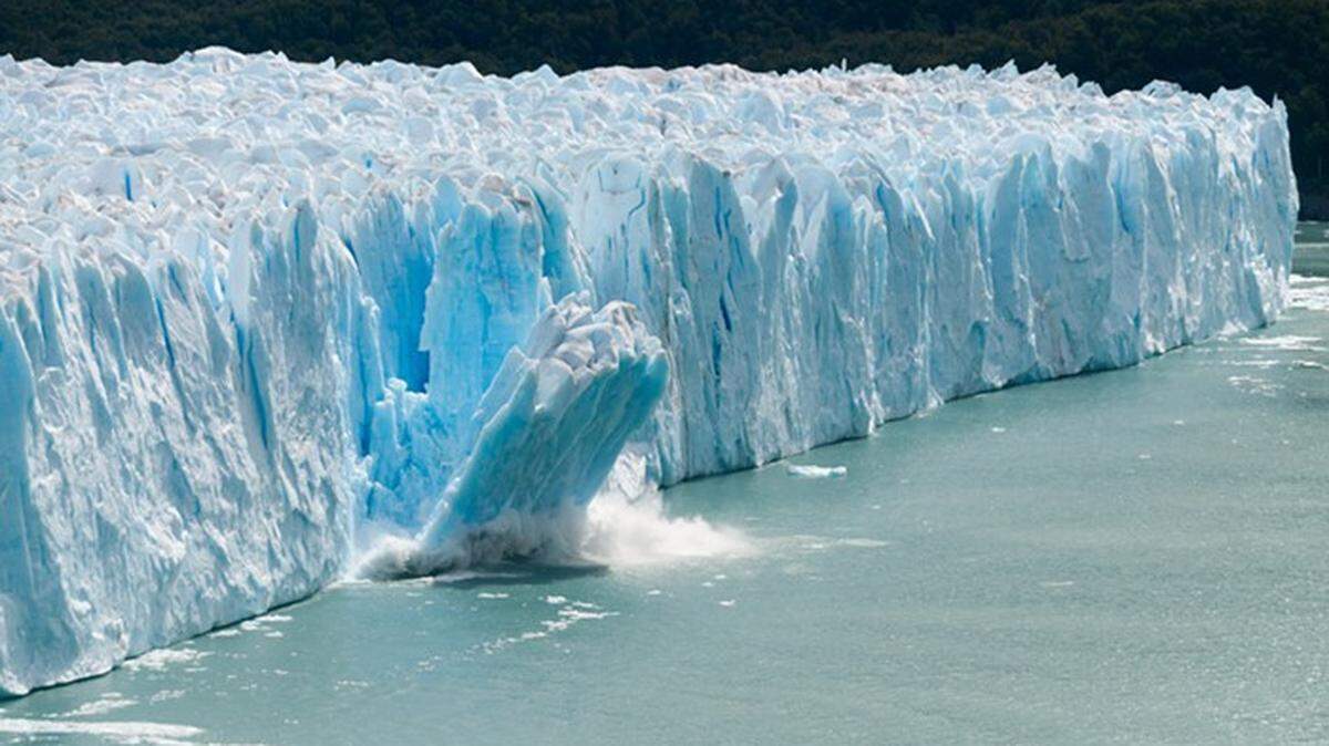  According to a study in the journal Proceedings of the National Academy of Sciences, Greenland’s ice sheet is melting four times faster than in 2003.