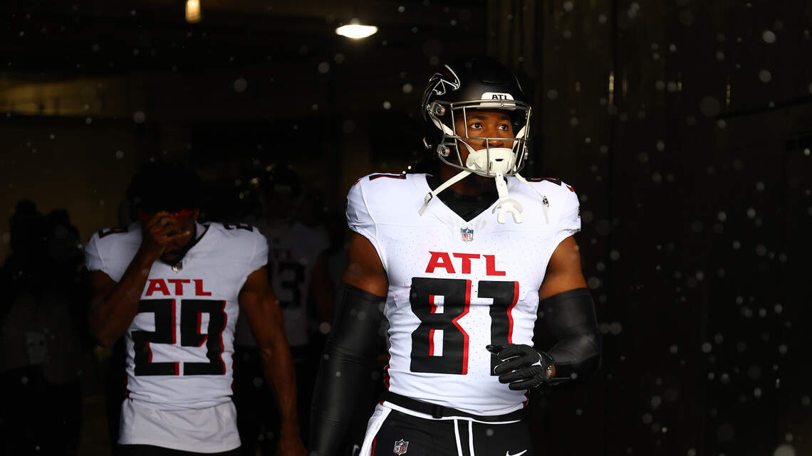 Dolphins sign former Falcons tight end, FIU star Jonnu Smith. Details on new deal