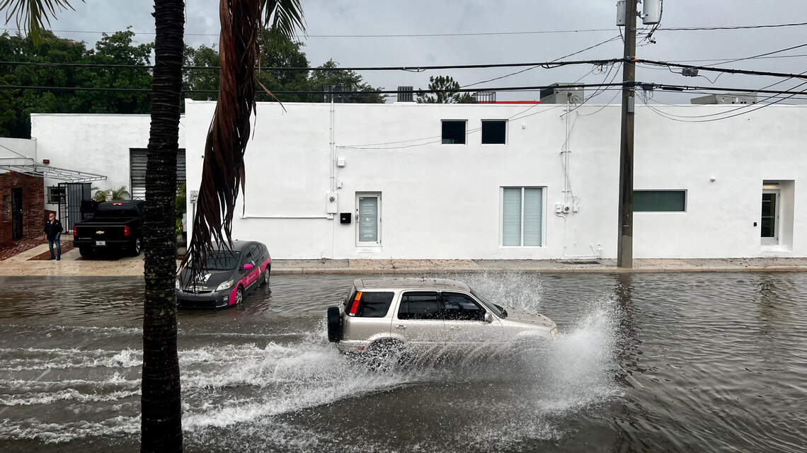 Weather alert: Hard rain in Miami leads to police, forecast warnings. See what happened