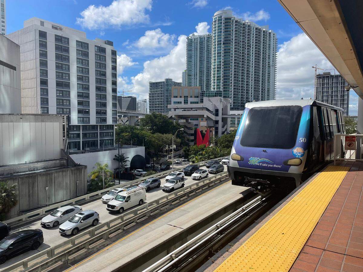A Metromover train car arrives at the Knight Center station as traffic moves slowly on State Road 970, a short elevated freeway connecting Interstate 95 and Biscayne Boulevard in downtown Miami, on Thursday, Feb. 8, 2024.