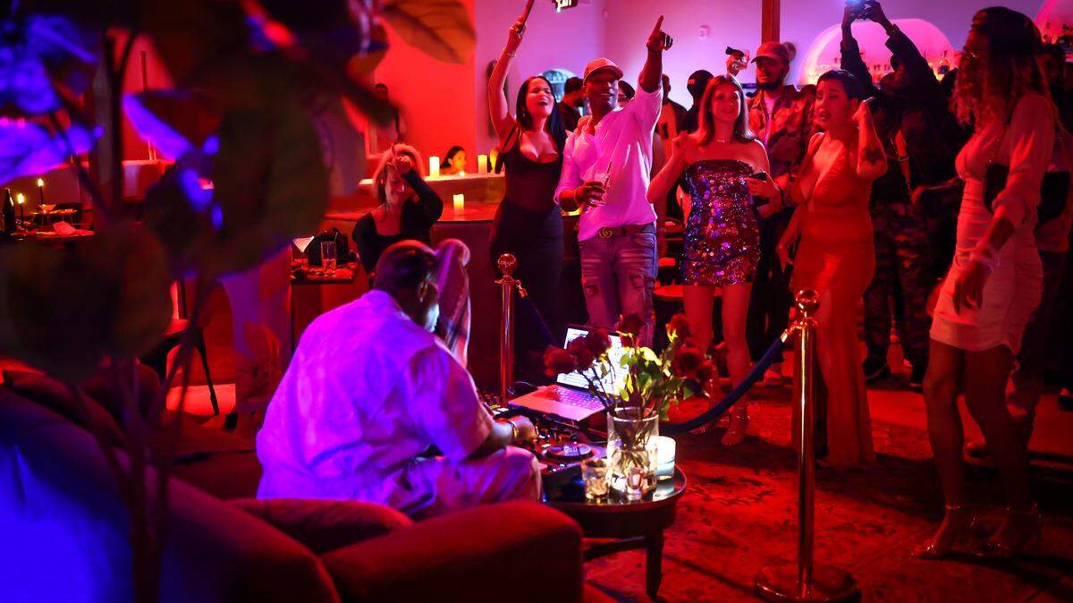 Guests dance and sing along at the Love Languages event as Michael “ mikeflo” Flowers starts the party on Sunday, April 5, 2026, in Miami, Florida. Kyle Hoto Reid, founder of the Love Language Presents event, hosts a party focused on intimacy and low-key aesthetics at Bargean in Little Havana, Miami, Florida on Sunday, April 5, 2026, that brought guests of diverse backgrounds to enjoy cocktails, dinner, and music by “mikeflo,” who spun old-school hip-hop, R&B, and contemporary tracks in Miami, Florida.