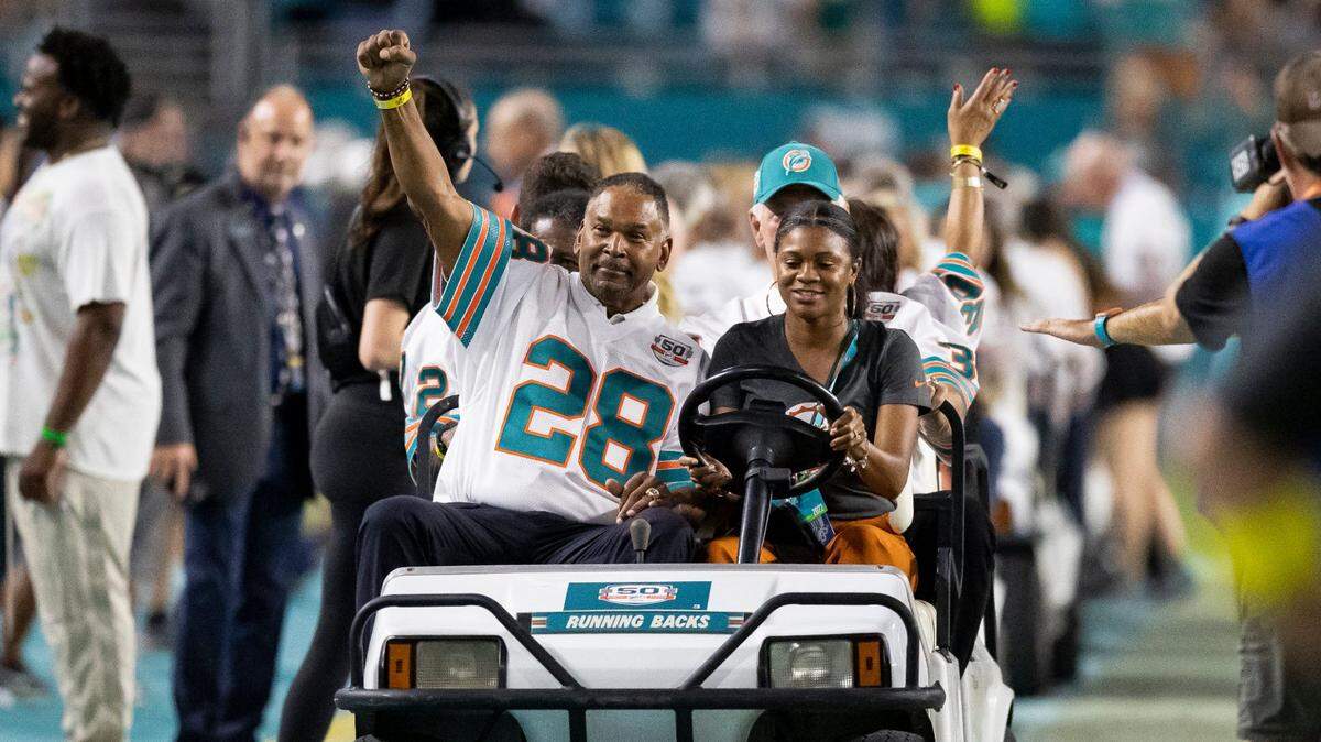 Former Miami Dolphins Ed Jenkins (28) reacts to the crowd during a ceremony celebrating the Miami Dolphins’ 1972 perfect season during the half time of an NFL football game between the Dolphins and the Pittsburgh Steelers at Hard Rock Stadium on Sunday, Oct. 23, 2022, in Miami Gardens, Fla.
