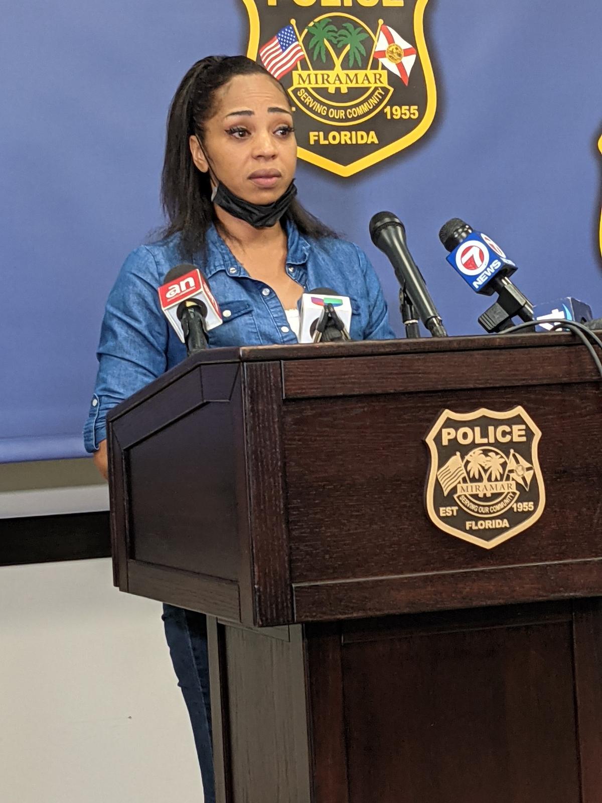 En una reciente conferencia de prensa, Sophia González rogó a su hija y a cualquiera que pueda saber dónde está, que se ponga en contacto con la familia. Victoria González, de 13 años, desapareció tras salir de su escuela intermedia de Miramar hace dos meses.
