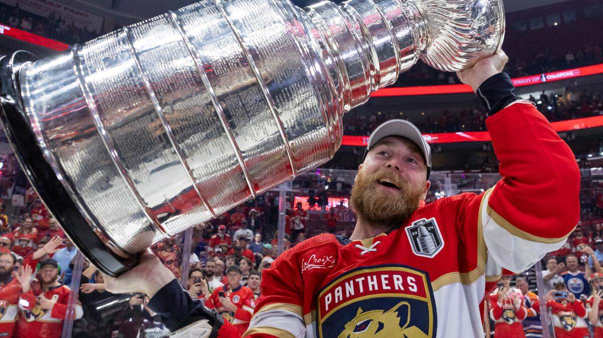 Florida Panthers center Sam Bennett (9) lifts the Stanley Cup after defeating the Edmonton Oilers in Game 7 of the Stanley Cup Final at Amerant Bank Arena on Monday, June 24, 2024, in Sunrise, Fla.