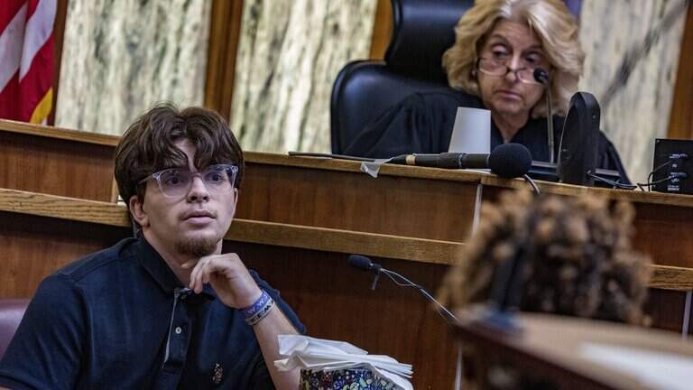 Juicio por asesinato: un joven testifica sobre la última vez que vio con vida a su madre y a sus hermanas