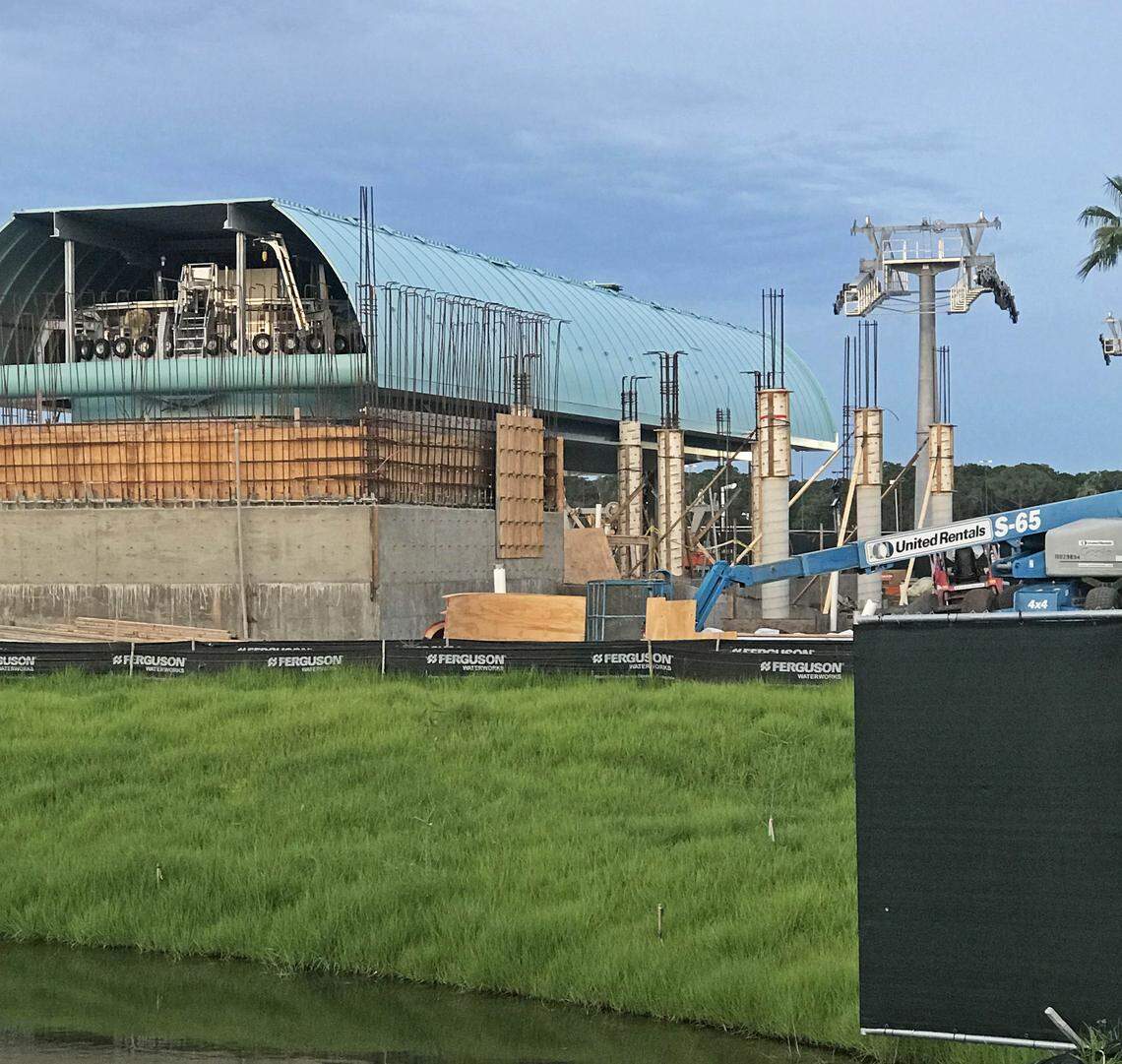 Near the entrance to Disney’s Hollywood Studios, a loading station for the Skyliner under construction in Une.
