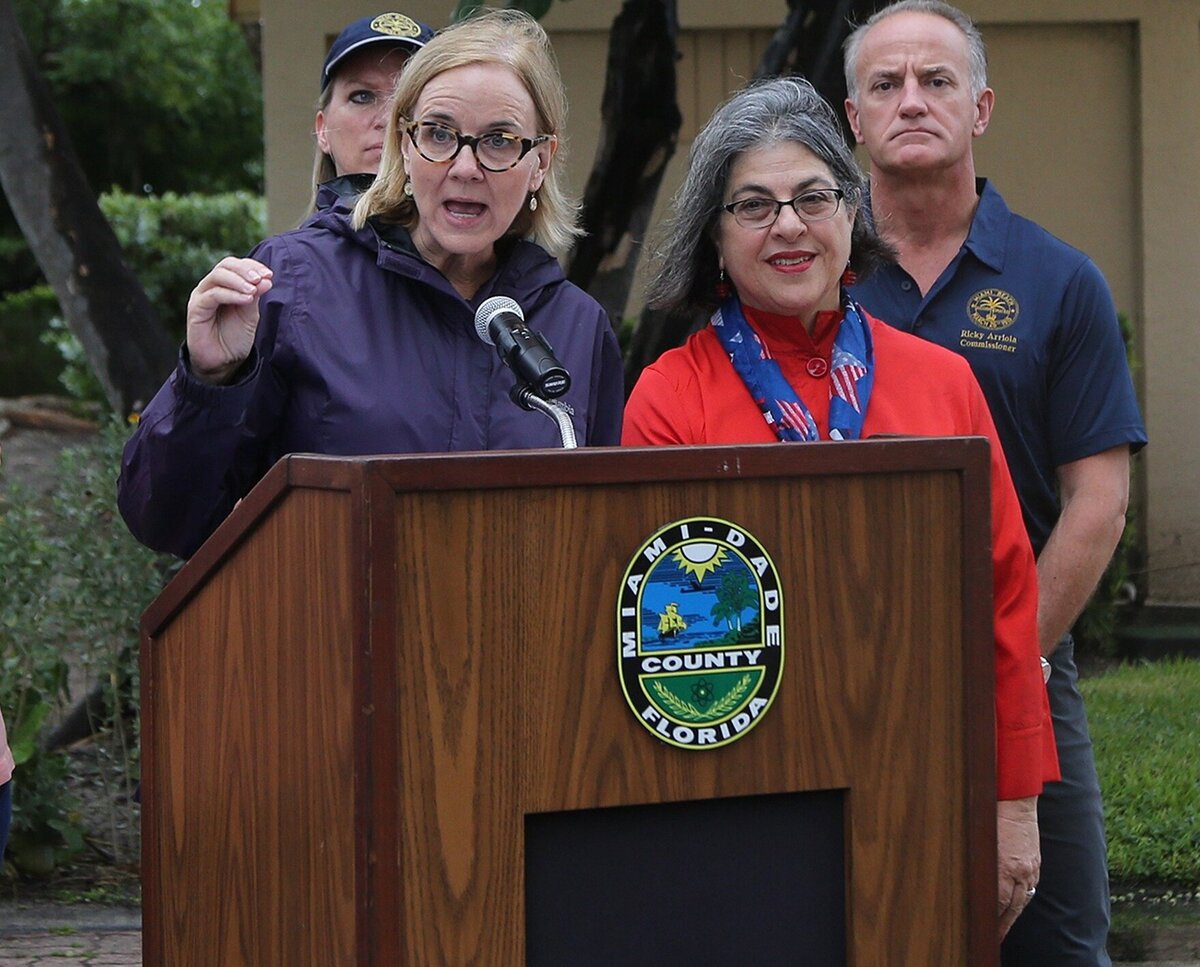 Miami Dade County Commissioner Eileen Higgins, flanked by county commissioners Sally A. Heyman and Daniella Levine Cava and Miami Beach commissioners John Elizabeth Aleman and Ricky Arriola, speaks during a press conference announcing the county’s operation for removing seaweed from Miami Beach on Friday.