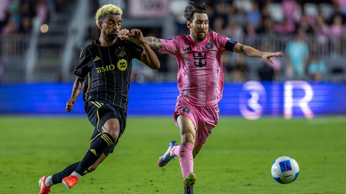 Inter Miami forward Lionel Messi (10) battles for possession with Los Angeles FC forward Jeremy Ebobisse (17) during the second half of their Concacaf Champions Cup quarterfinal second leg at Chase Stadium on Wednesday, April 9, 2025, in Fort Lauderdale, Fla.