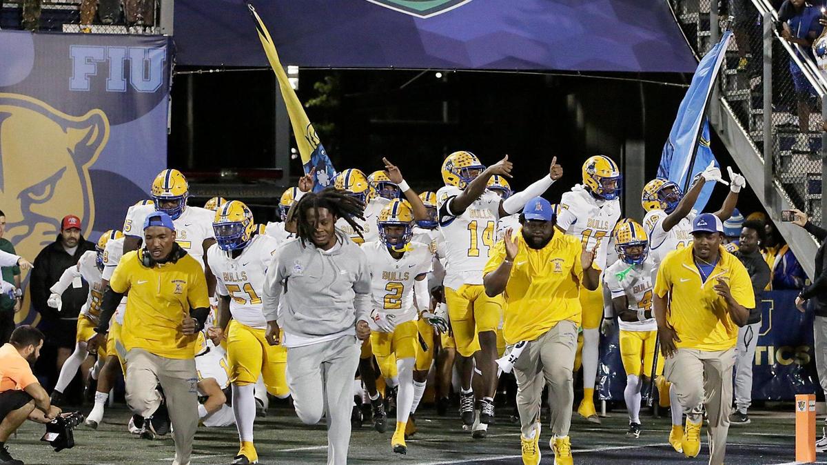 Northwestern Bulls take the field for the Class 3A state championship football game against Raines Vikings (Jacksonville) on Saturday, December 14, 2024 at Pitbull Stadium in Miami. Andrew Uloza / for Miami Herald