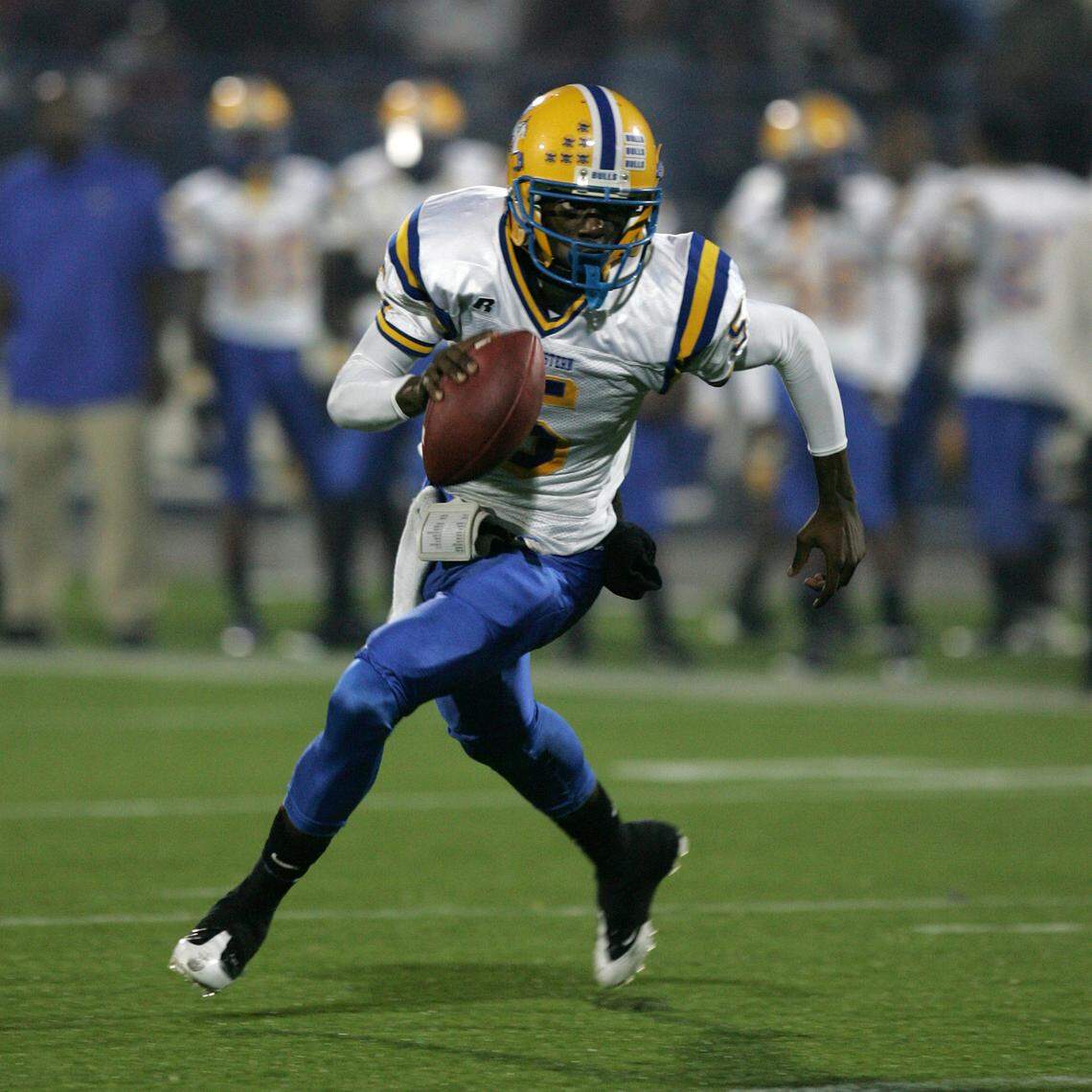 11-29-08--Miami, FL--Photo by JOSHUA PREZANT--Miami Central High Vs. Miami Northwestern High-- Northwestern’s QB Teddy Bridgewater heads for the goal before fumbling the ball in the 3rd qrt.