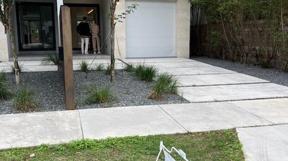 Townhouses sold by ‘King of Coconut Grove’ are up for sale. But problems haven’t been fixed