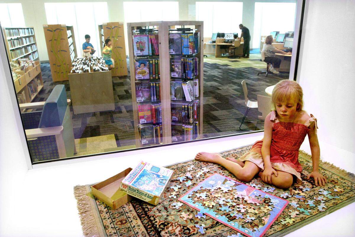 A window box in front of the Broward County children’s library at the Young At Art Museum in Davie features a life-like poly-resin sculpture by sculptor Duane Hanson.