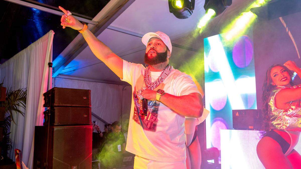 MIAMI, FLORIDA - MARCH 01: El Alfa performs onstage during Gil Dezer’s 50th Birthday Bash at Bentley Residences on March 01, 2025 in Miami, Florida. (Photo by Alexander Tamargo/Getty Images for Gil Dezer)