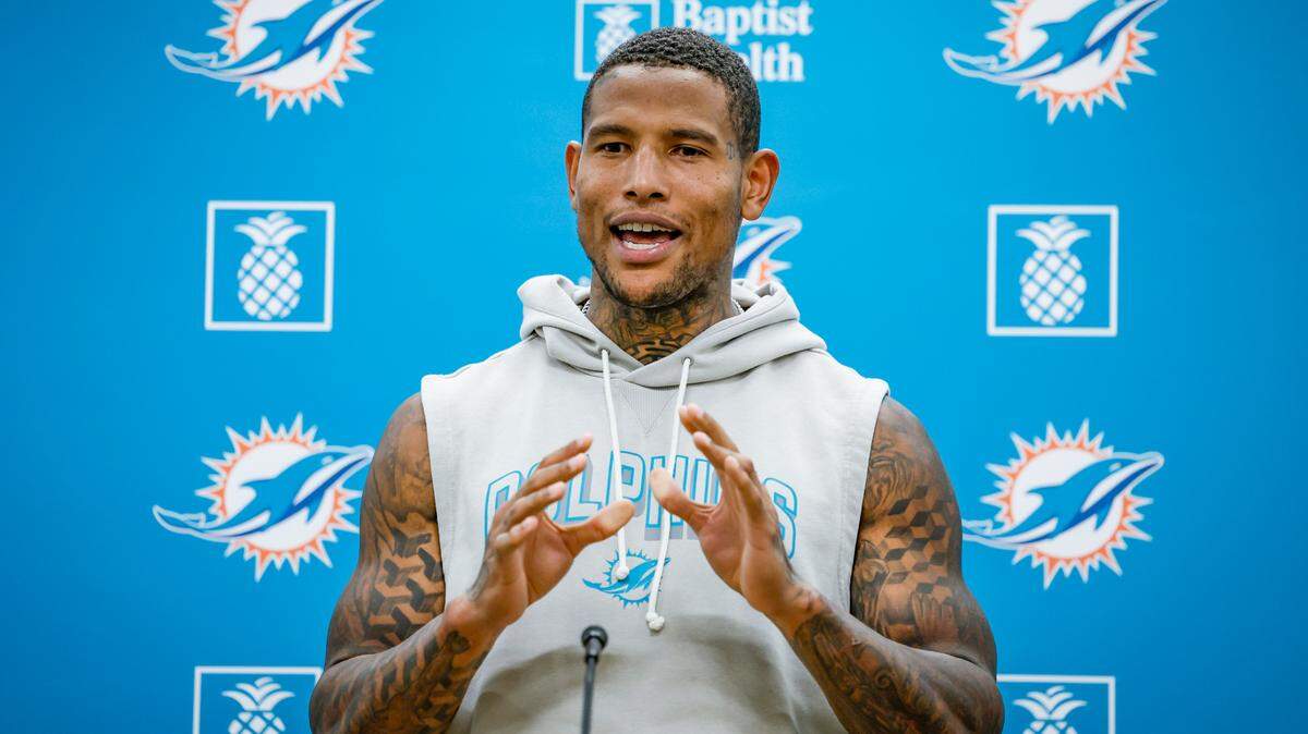 Miami Dolphins tight end Darren Waller (83) speaks to reporters during a press conference at the Miami Dolphins Training Camp in Miami Gardens, Florida, on Tuesday, July 22, 2025.
