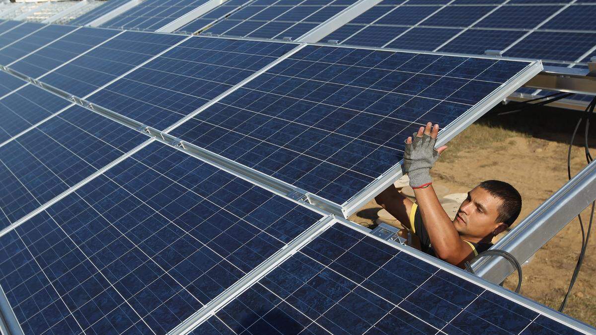 Florida lawmaker seeks to transition Florida to using 100 percent renewable energy, such as solar, by 2040.