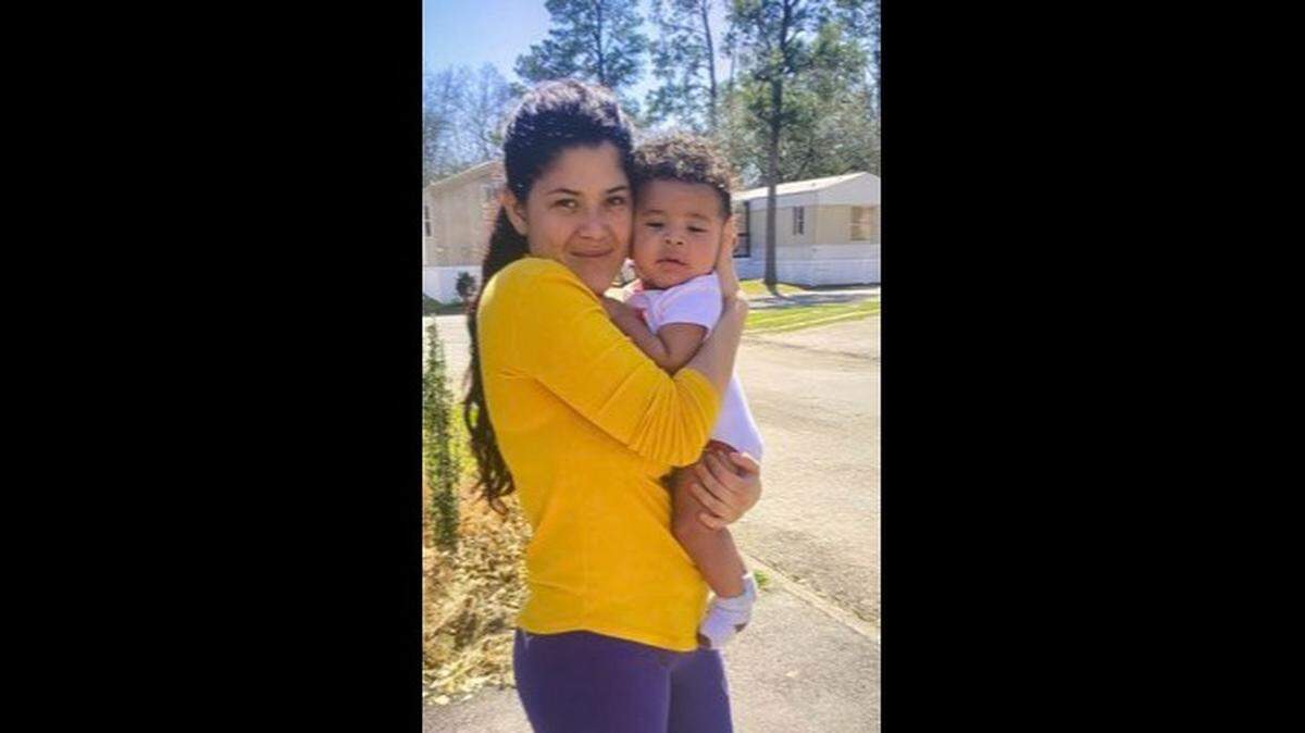 Maryuri Varela, 18, with 1-year-old son Maynor Varela.