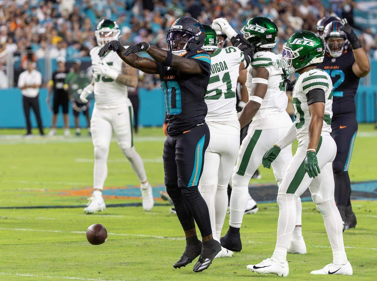 Miami Dolphins wide receiver Tyreek Hill (10) reacts after picking up a first down during the first half of an NFL game against the New York Jets at Hard Rock Stadium on Monday, Sept. 29, 2025, in Miami Gardens, Fla.