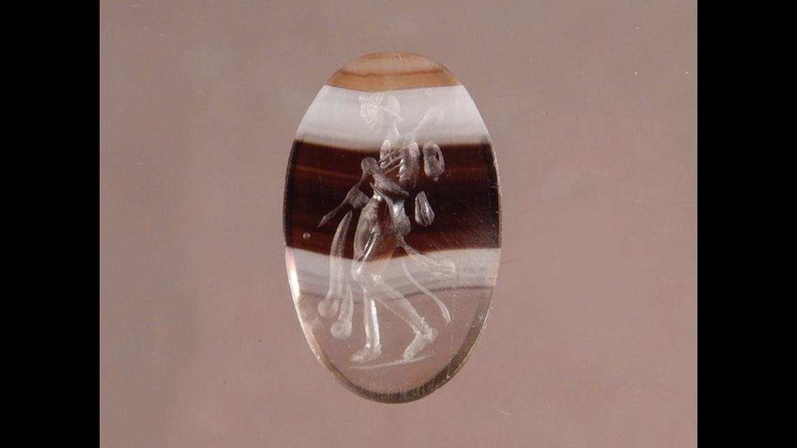 The agate gem indicates that the site was used by wealthy Romans thousands of years ago, experts from the university said.