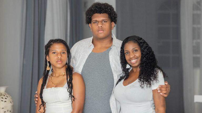 Faced with a frightening diagnosis, Miami nurse finds new strength in family