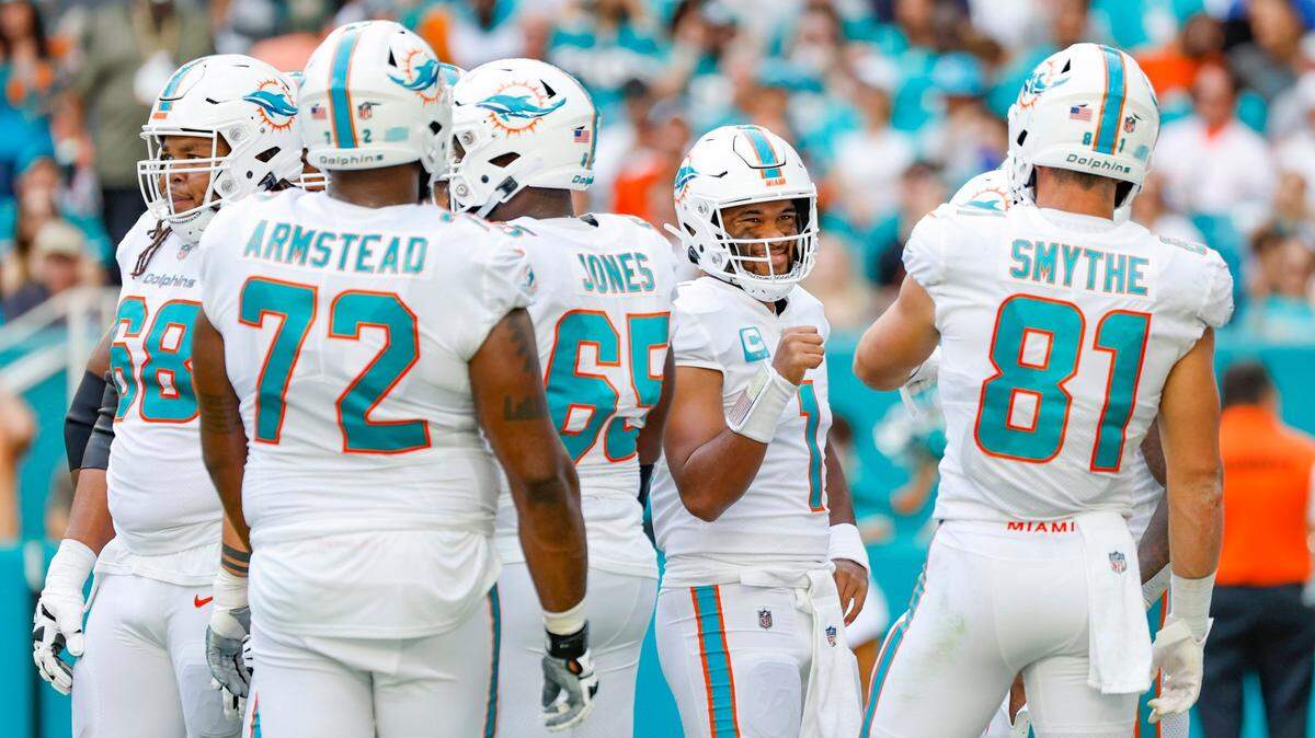 Miami Dolphins quarterback Tua Tagovailoa (1) gestures during a huddle in the second quarter during the game against the Houston Texans at Hard Rock Stadium in Miami Gardens on Sunday, November 27, 2022.