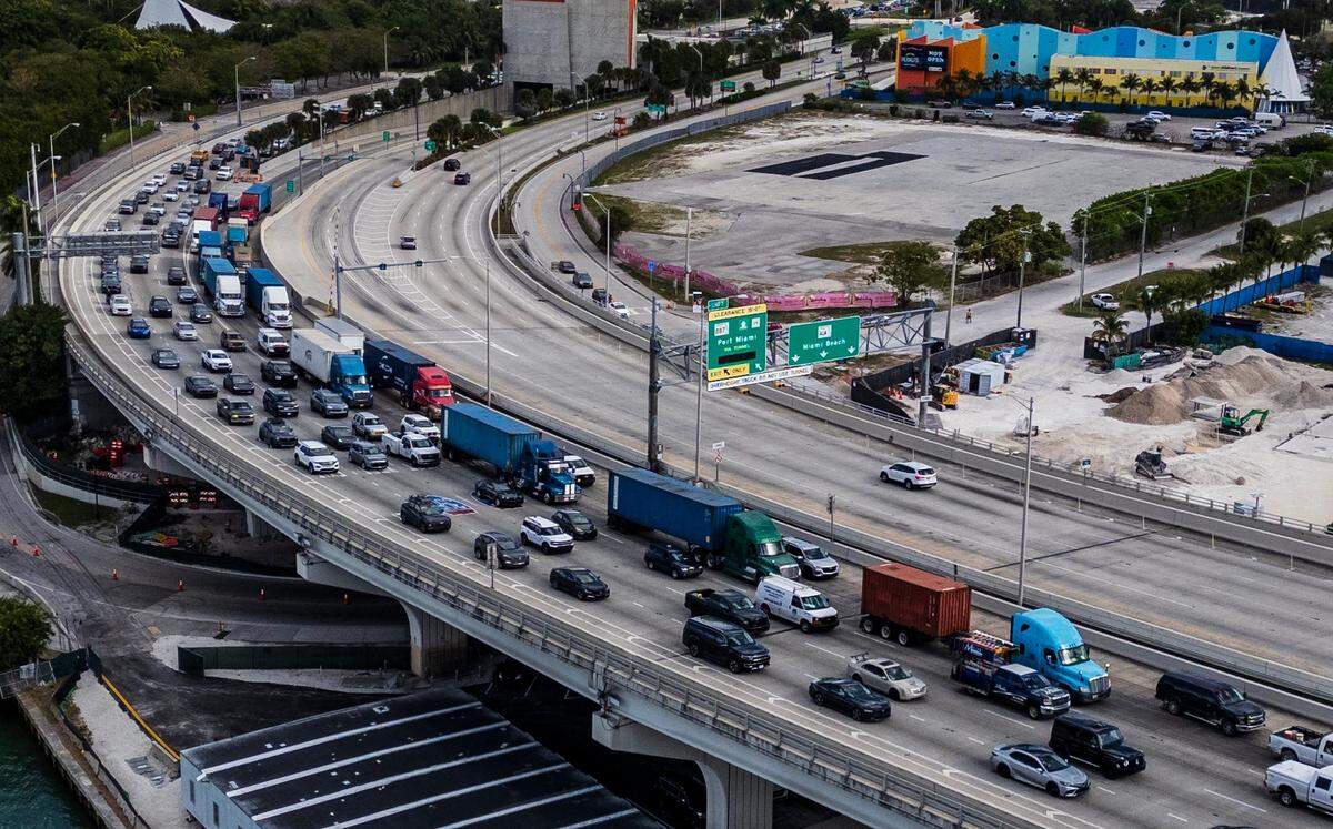 View of traffic on the MacArthur Causeway during the opening day of the 2025 Discover Boating Miami International Boat Show, on Wednesday, Feb. 12, 2025.