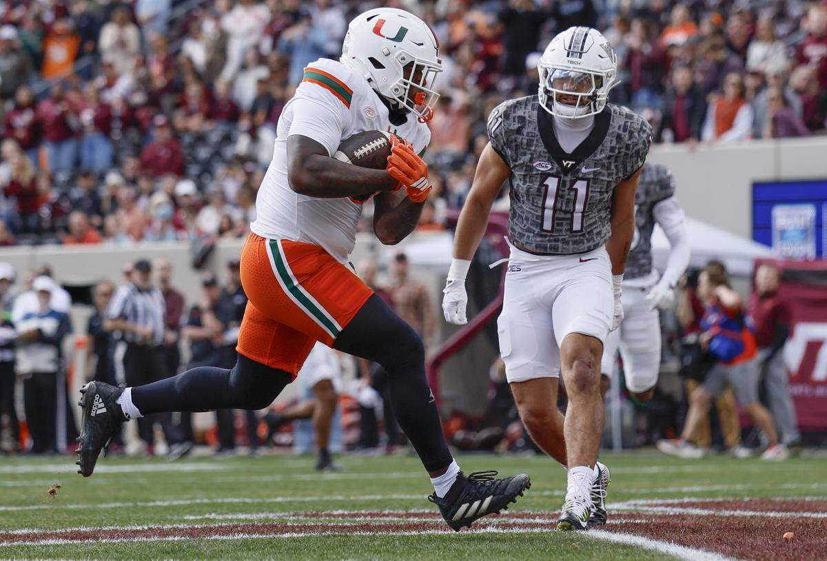 Miami Hurricanes tight end Elija Lofton (9) scores against the Virginia Tech Hokies in the first half at Lane Stadium in Blacksburg, Virginia, on Saturday, November 22, 2025.