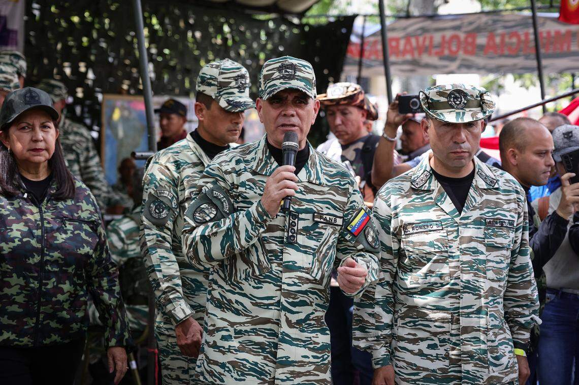 CARACAS, VENEZUELA -- Venezuelan Minister of Defense Vladimir Padrino Lopez (center right) supervises training session on military leadership and defense on Oct. 4, 2025 ,in Caracas, Venezuela. The Bolivarian National Armed Forces (FANB) carried out the military exercises throughout the country, as instructed by Venezuelan President Nicolás Maduro. Authorities reiterated that this preparation is a direct response to the military threat posed by the United States against Venezuela.