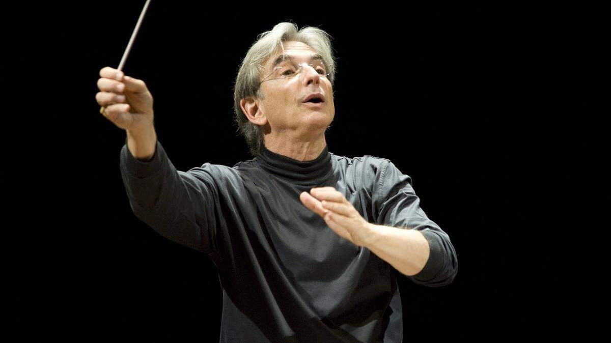 Michael Tilson Thomas, co-founder and artistic director of Miami’s New World Symphony, is receiving a Kennedy Center Award.